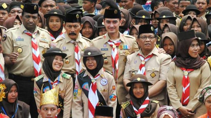Peranan pramuka sangat diperlukan untuk pembentukan moral dan karakter. Peranan ini disebut Zola, pramuka dapat membantu pemerintah