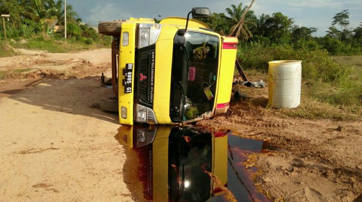 Gubraaak..!! Ribuan Liter Minyak Sawit PT BAM Tumpah Berserakan