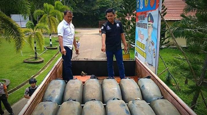 Ribuan liter solar dari Musi Banyuasin, diamankan Polres Muarojambi, Selasa 3 April 2018 dinihari. 3 orang turut diamankan