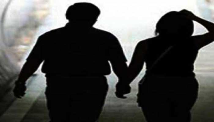 Rumah tangga pasangan ini aneh. Karena istri merasa bosan dalam pernikahan. Turuti keinginan istri, suami selingkuh dengan janda muda.