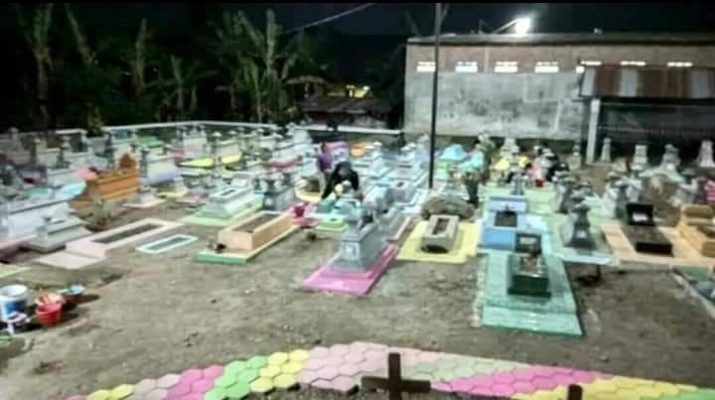 Kuburan, biasanya terkesan seram dan kental mistis. Tapi tidak dengan Pemakaman satu ini, warga membuatnya seperti taman rekreasi. 