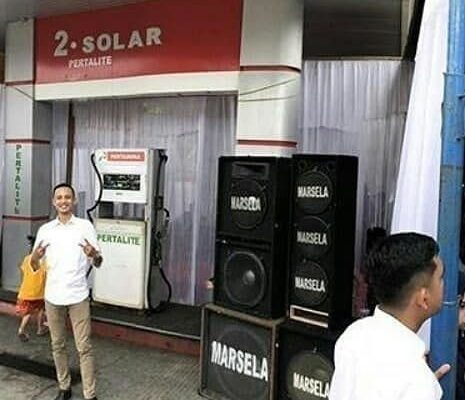 Alamak, acara pernikahan viral ini digelar di SPBU. Menjadi perhatian, netizen sebut souvenirnya bensin 5 liter