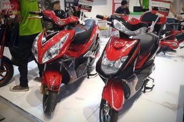 Sepeda Motor Listrik, Electric Vehicle Bike mulai digarap. Proyek percontohan ini akan digarap bersama Kemenperin dan aplikasi Gojek dan Grab. Lalu, bagaimana peraturan kendaraan listrik ini? Motor bebas tilang