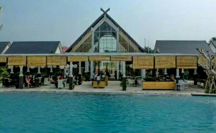 Acara reunian yang digelar di Rumah Kito Hotel, Sabtu (17/11/2018) sore mengegerkan publik. Pasalnya, 2 orang anak kesenterum saat berenang di kolam renang tersebut.