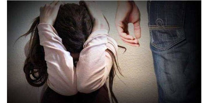 Seorang kakek berinisial CN mencabuli cucunya berinisial Y (10) dan keponakannya berinisial X (12). CN Tega karena kerap tonton film porno.