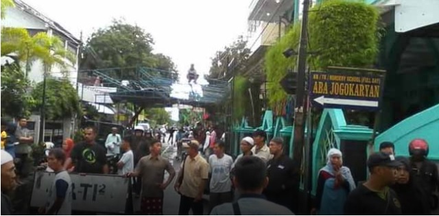 Pelemparan Masjid Jogokariyan, Yogjakarta, Minggu (27/1/2019) sore masih jadi perbincangan. Diduga, konvoi simpatisan PDI Perjuangan picu kericuhan