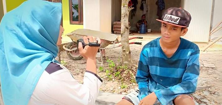 Pekerja bangunan bersuara emas