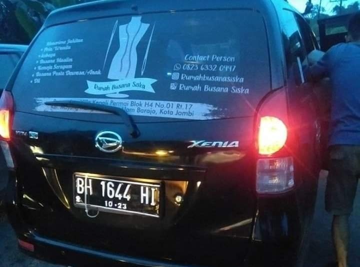 Mobil korban kecelakaan di Betung, warga jambi dilarikan ke rumah sakit, Sabtu (1/5/2019). Foto : Facebook.