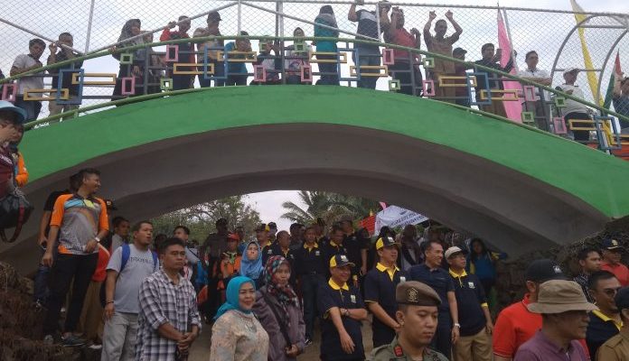 Jelang Kejurnas Dayung di Danau Sipin, Kota Jambi, jajaran Pemprov membersihkan danau, Selasa (23/7/2019)