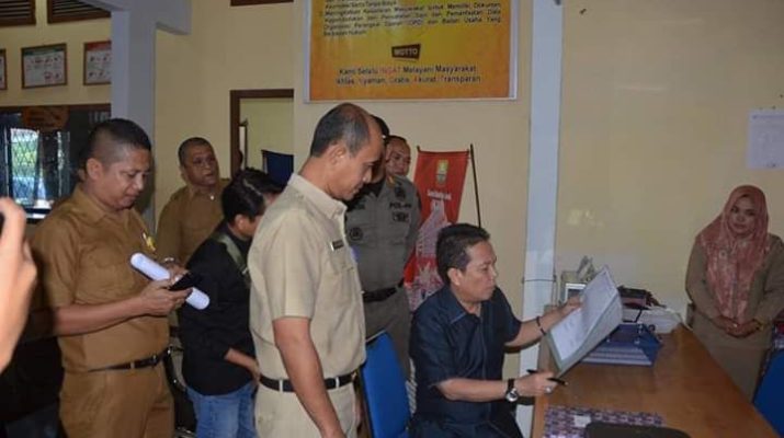 Bupati Ir H Syahirsah sidak absensi dan kehadiran ASN di beberapa OPD Batanghari pada hari pertama kerja pasca libur Hari Raya Idul Fitri