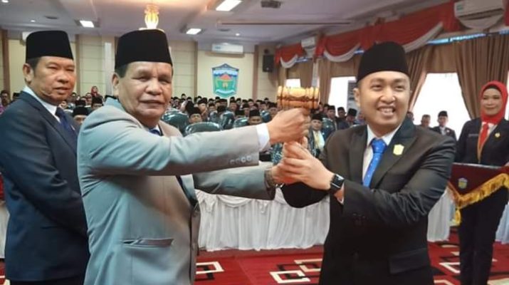 Aspar Nasir bersama Fikar Azami, Ketua DPRD Periode 2019-2024 saat pelantikan DPRD, Rabu (28/08/2019)