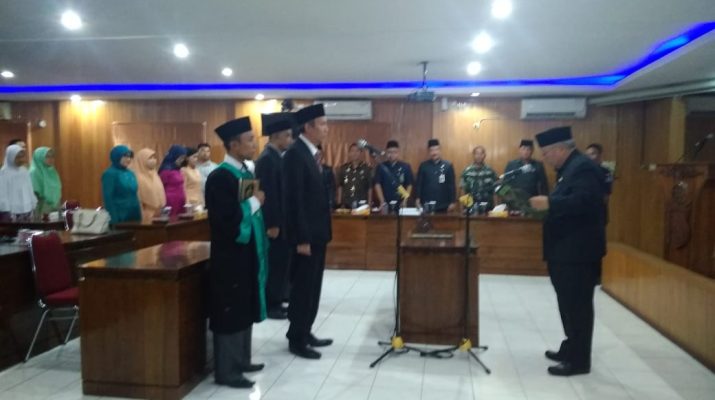 Dalam pelantikan, bupati memberikan pesan pada sekda dalam menjalankan tugasnya.