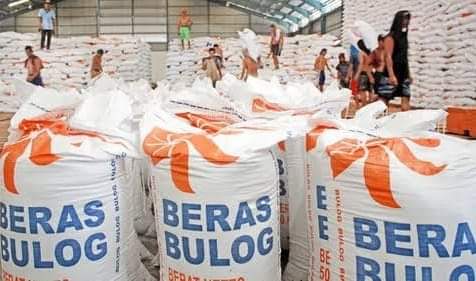 Kadinsosdukcapil Provinsi Jambi, Arif Munandar, Jumat (30/08/2019) sebut untuk penyaluran Rasta (Beras Sejatera) Bulog atau Program BPNT tersebut di Jambi ini, akan dimulai bulan depan untuk  disosialisasikan di seluruh Kabupaten/Kota se Provinsi Jambi. Foto : Beras Bulog
