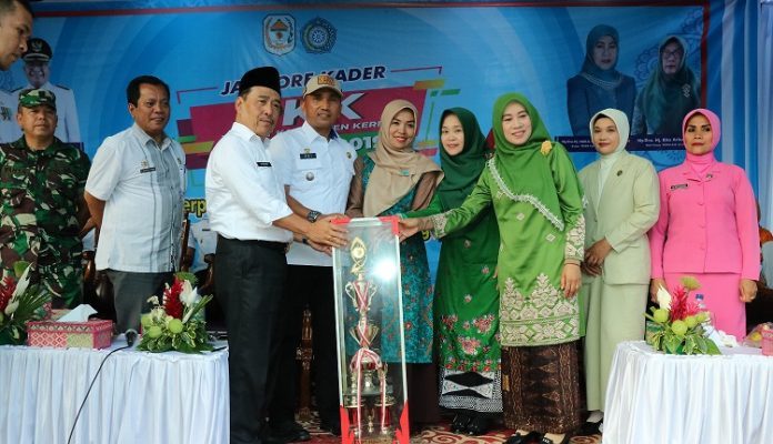 Usai dibuka bupati, Sekda menutup Jambore PKK 2019 di Desa Sungai Medang, Kecamatan Air Hangat Timur, Kabupaten Kerinci, Kamis (22/08/2019).