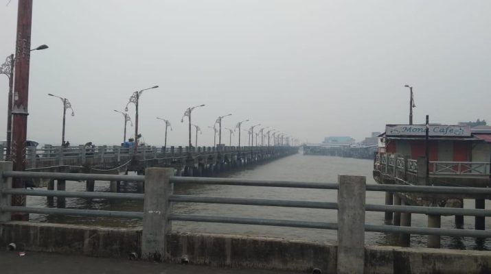 Kebakaran lahan belakangan ini membuat kabut asap mulai menyelimuti Tanjabbar. Kabupaten Tanjung Jabung Barat terutama di Kota Kuala Tungkal