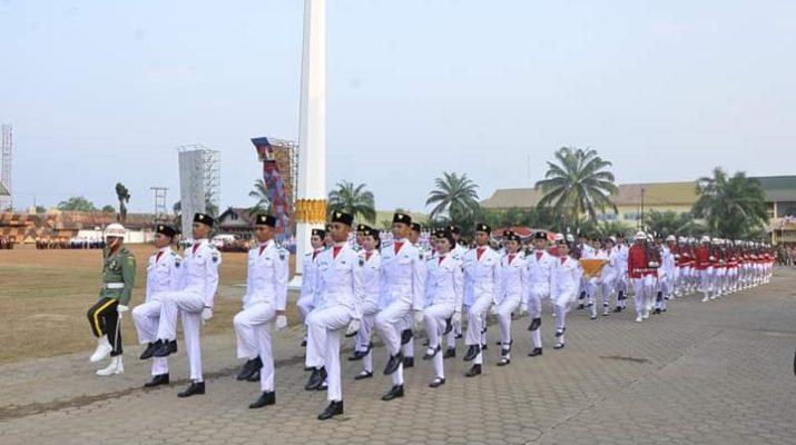 Paskibra Batanghari saat menurunkan sang saka Merah Putih, Sabtu (18/08/2019) sore. Upacara dipimpin Kapolres Batanghari