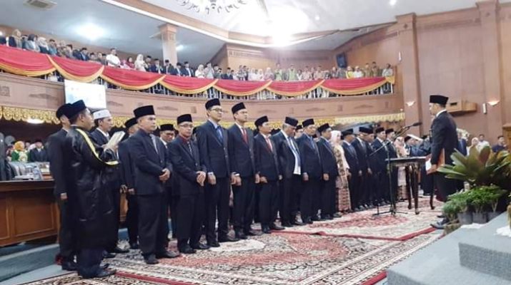 Bertempat di Gedung DPRD Muaro Jambi, pelantikan wakil rakyat periode 2019-2024, Jumat (30/08/2019) digelar.