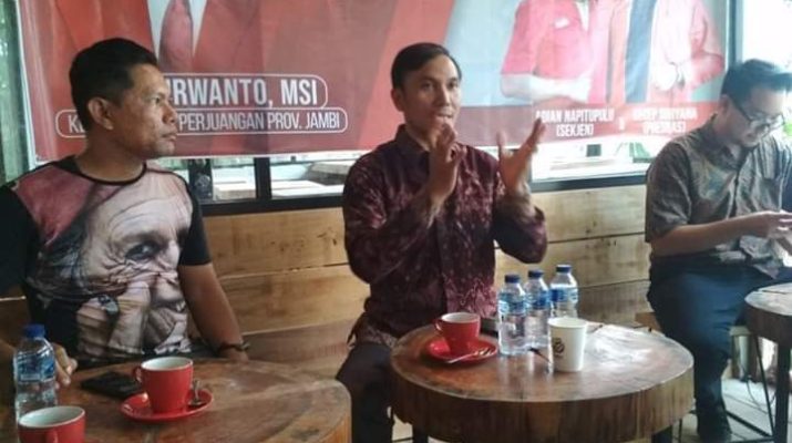 Ketua DPRD Provinsi Jambi mengungkapkan upaya pemadaman Karhutla di Provinsi Jambi pada awak media, Selasa (10/09/2019)