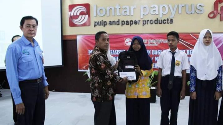 Sebanyak 102 beasiswa digelontorkan PT LPPPI pada siswa Tanjabbar tidak mampu namun berprestasi. Pemberian dilakukan di Kantor Besar LPPPI