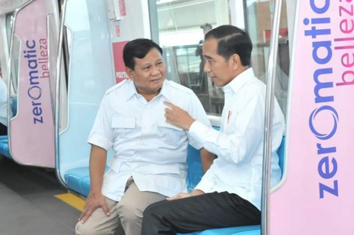 Situasi di Papua diminta Prabowo untuk mendukung Joko Widodo melalui Dahnil Anzar, Sabtu (31/08/2019). Foto : Prabowo dan Jokowi di MRT, Sabtu (13/07/2019) Dok Sek Kabinet
