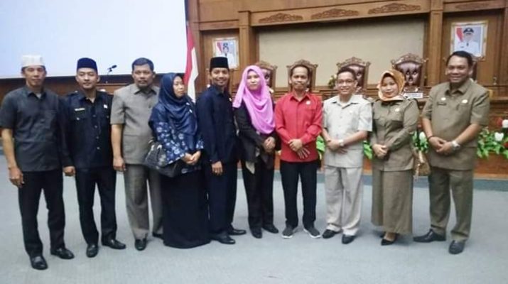 Paripurna DPRD Muaro Jambi, Selasa (03/09/2019) mengumumkan pembentukan fraksi. Ada 8 fraksi yang berisikan wakil rakyat periode 2019-2024.