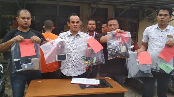 Kawanan pembobol rumah satu di Kota Jambi ini terbilang ganas. Dalam beberapa bulan beraksi, mereka membobol rumah di 50 TKP di berbagai