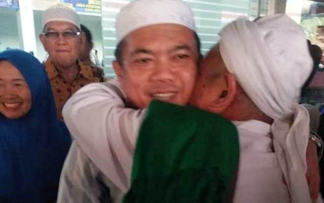 Begitu sampai di rumah dinas bupati Merangin setelah menempuh perjalanan udara dari Jakarta ke Bungo pada Kamis (5/9/2019) sekitar pukul 18.45 WIB, bupati langsung menggelar syukuran dan doa bersama anak yatim.