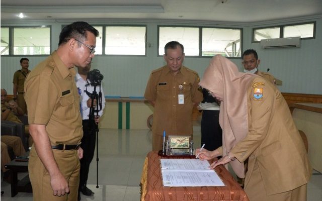 Bertempat di Aula RSJ Jambi, Senin (16/09/2019) pagi berlangsung Sertijab Dirut RSJ. 9 Tahun, Hernayawati memimpin diganti Fahrurazi disaksikan Sekda Provinsi, M Dianto.
