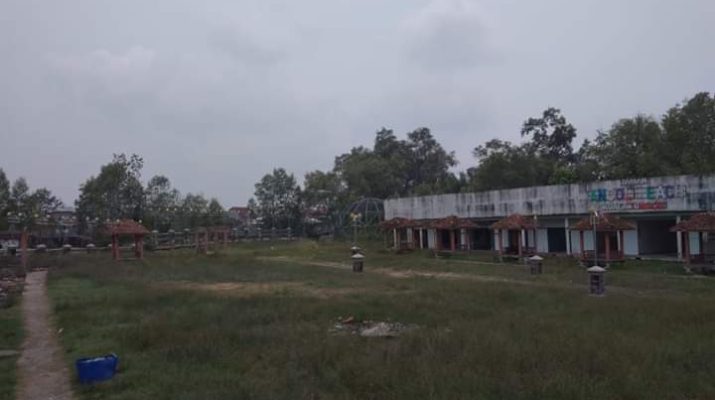 Ancol Beach Kuala Tungkal terbengkalai. Pemkab sendiri, tidak menganggarkan untuk taman ini.