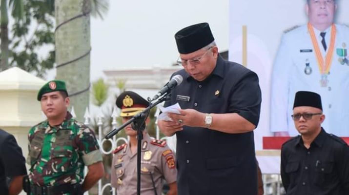 Bupati Tanjung Jabung Barat, pimpin langsung Upacara peringatan Hari Sumpah Pemuda Ke 91 Tahun 2019 di Alun-Alun Kota Kuala Tungkal. Foto : Bupati pimpin Upacara Sumpah Pemuda