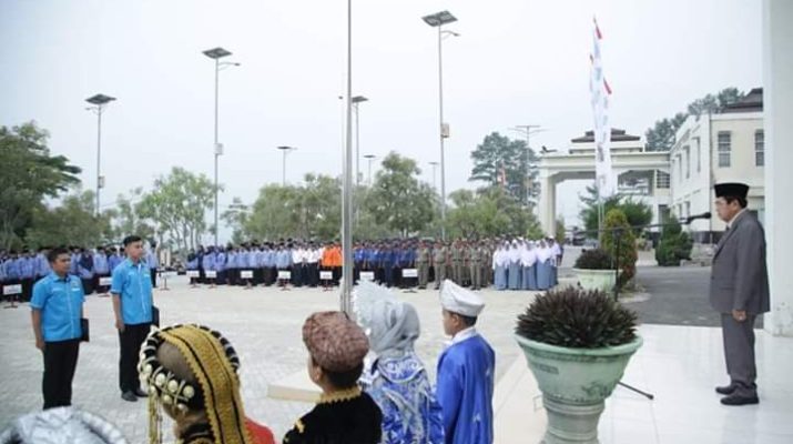 Walikota Sungai Penuh ajak kaula muda agara dapat melahirkan ide-ide kreatif, peringati Hari Sumpah Pemuda yang ke-91 Tahun 2019. Senin, Foto : AJB Ajak Kaula Muda Untuk lebih kreatif