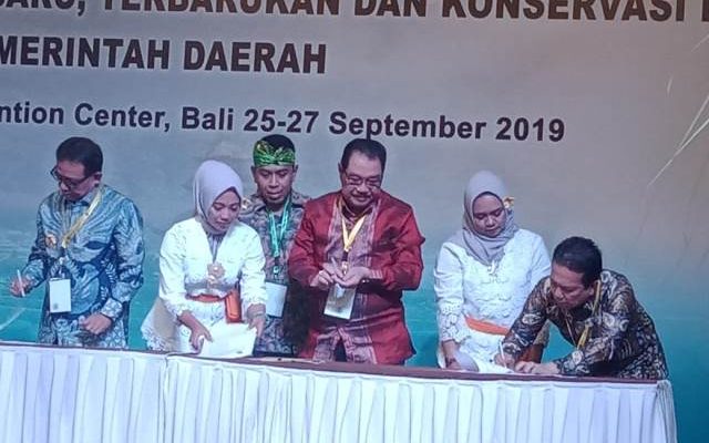 Bupati Syahirsah, Sy, Kamis (26/09) menghadiri acara serah terima pemindahtanganan barang milik Negara (BMN) Badan Geologi dan Direktorat Energi Baru di Bali