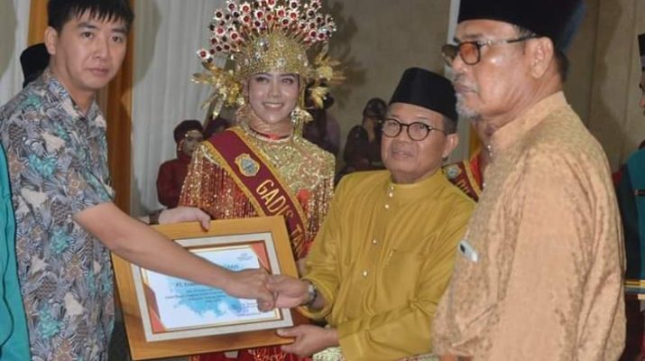 Gubernur Jambi Dr Drs H Fachrori Umar, M.Hum, menghadiri Rapat Paripurna Istimewa DPRD Kabupaten Tanjung Jabung Timur Dalam Rangka HUT ke-20 Kabupaten Tanjung Jabung Timur berlangsung di Kantor DPRD Kabupaten Tanjung Jabung Timur, Senin (21/10/19).