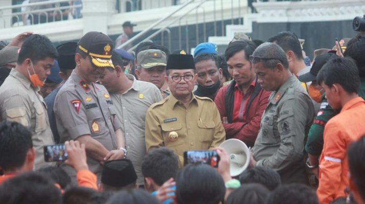 Gubernur Temui Demonstrans SPI dan Mahasiswa