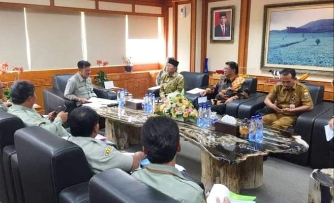 Gubernur Jambi, H.Fachrori Umar beraudiensi (melakukan audiensi) kepada Menteri Pertanian (Mentan) Republik Indonesia, Syahril Yasin Limpo, di Kantor Kementerian Pertanian Republik Indonesia, Senin (9/12/2019).