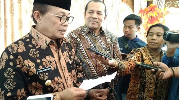 Gubernur Jambi, Fachrori Umar menggelar pertemuan dengan Tim Indonesia, Malaysia, Thailand Growth Triangle (IMT-GT) dari Thailand dan Malaysia, di peranginan Rumah Dinas Gubernur Jambi, kawasan Ancol, Jum’at (13/12/2019).