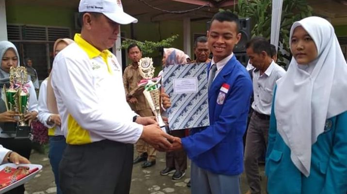 Sekolah yang terletak di Desa Pinang Merah, Kecamatan Pamenang Barat, Kabupaten Merangin kali ini,b meraih juara terbaik dalam perlombaan poster PMR.