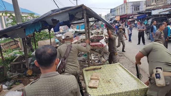 Ratusan Lapak PKL Disingkut Dibongkar Satpol PP