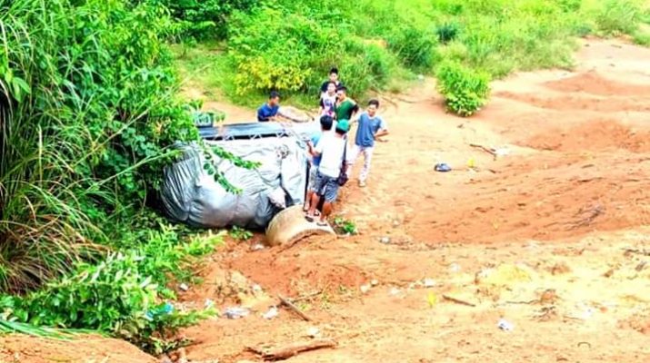 Ditabrak Fuso, Mobil Muatan Durian Masuk Jurang