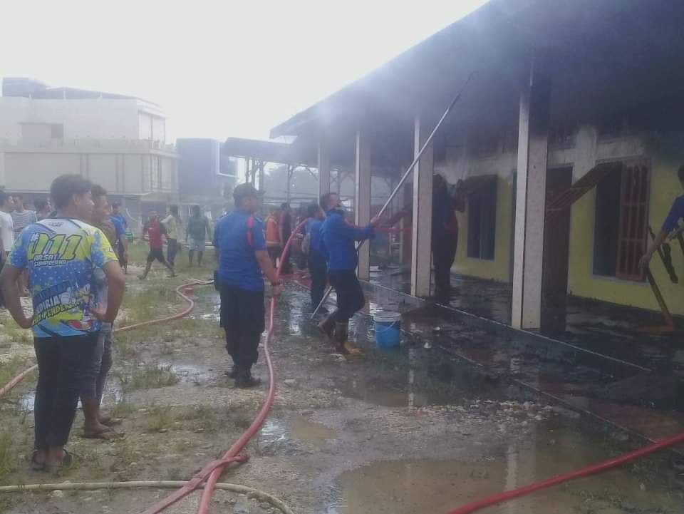 Kebakaran kembali terjadi. Kali ini, bedeng 4 pintu dilalap api di Kabupaten Merangin, Selasa (28/01/2020)