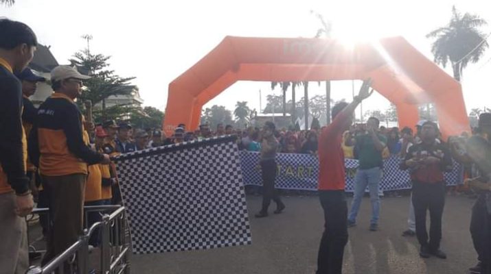 Gubernur Buka Jalan Santai HUT Ke 63 Provinsi