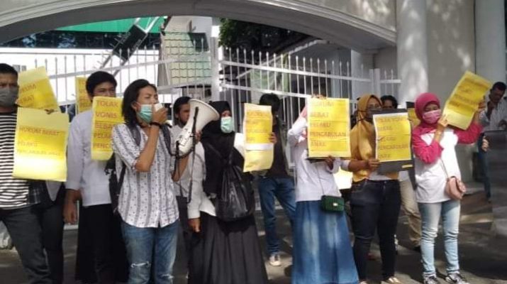 Orang Tua Korban Kutuk Perbuatan ASN Disdik Jambi Yang Cabuli 6 Anak