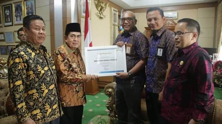 Walikota Terima Penghargaan Dari PLN