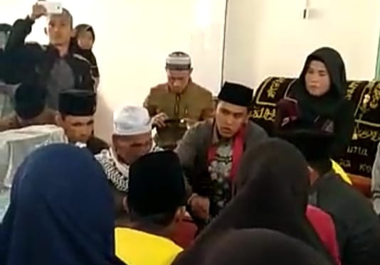 Memilukan, Sepasang Pengantin di Kerinci Menikah di Depan Jenazah Ibunya