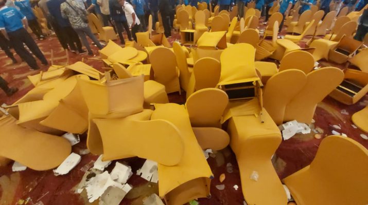 Kongres PAN Ricuh di Kendari, Selasa (11/02/2020). Adu jotos hingga hari ini lempar kursi mewarnai kongres. Foto : Kendari Pos