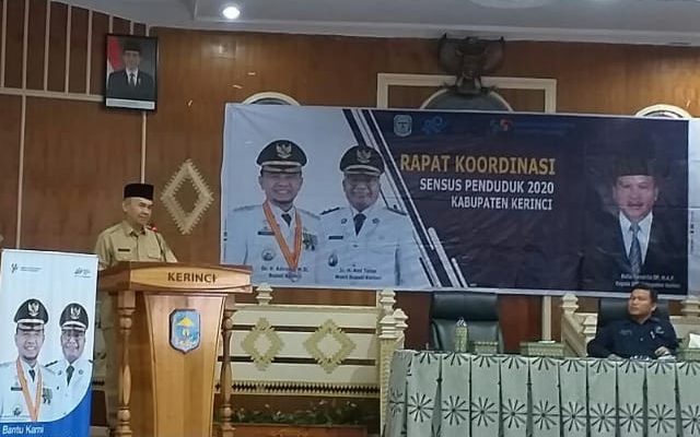 Bupati Kerinci, Dr. H. Adirozal., M.Si, secara resmi membuka Rakor Sensus Penduduk 2020 tingkat Kabupaten Kerinci, di Ruang Pola Kantor Bupati Kerinci, Senin (02/03/2020).