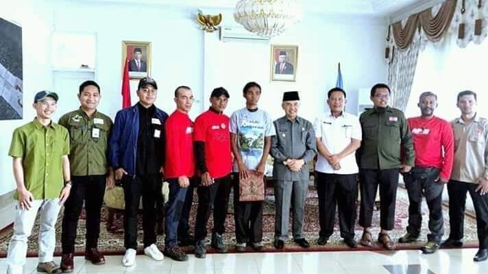 Pemuda Jepara Jalan Kaki ke Kerinci, Dijamu Bupati 