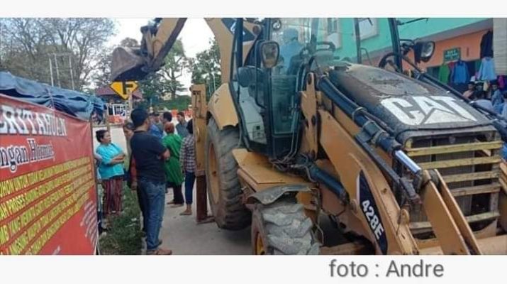 Pagi ini, didampingi LSM ABRI Selasa (03/03/2020) puluhan Pedagang Pasar Angso Duo Lamo serta emak-emak demo PT EBN di DPRD Provinsi