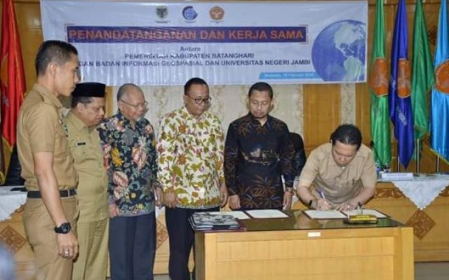 Bupati Batang Hari, Ir H Syahirsah, Sy hadiri dan teken MoU dengan BIG dan UNJA. Kerjasama ini, untuk SDA dan penanggulangan bencana.