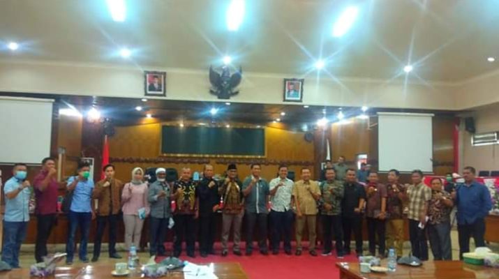 Dewan Gelar Rapat Penundaan Pembangunan Gedung Bangar